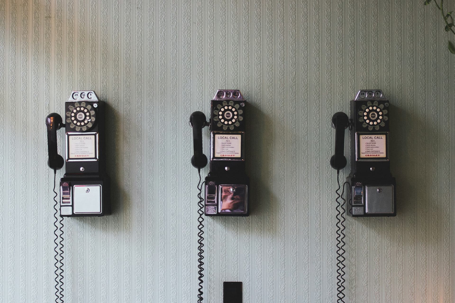 The Communication Gap: Companies Without AI Assistants